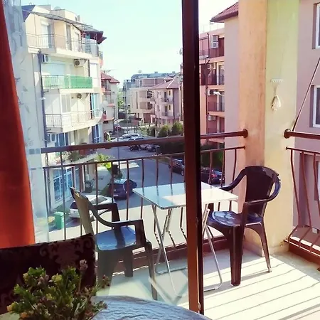 Big Apartment Near The Sea + Kitchen, Wifi &Ac