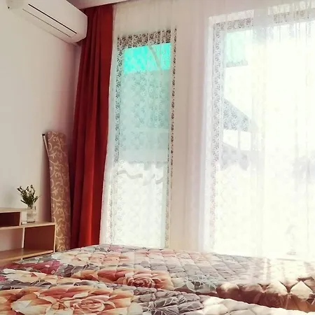 Big Apartment Near The Sea + Kitchen, Wifi &Ac