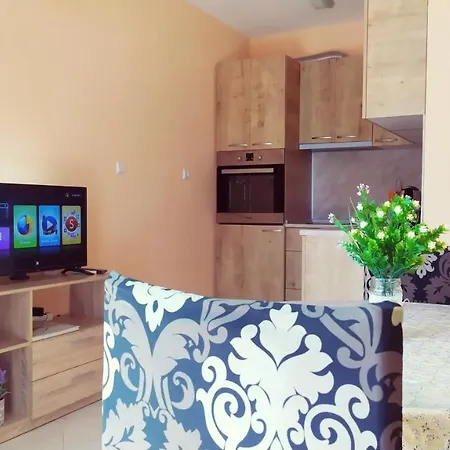 Big Apartment Near The Sea + Kitchen, Wifi &Ac